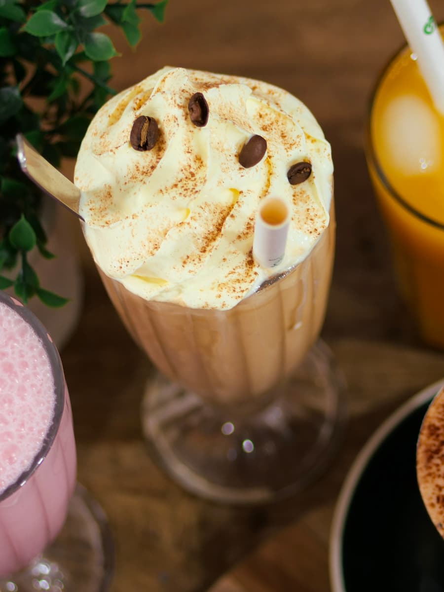 Milkshakes, fresh juice and coffee